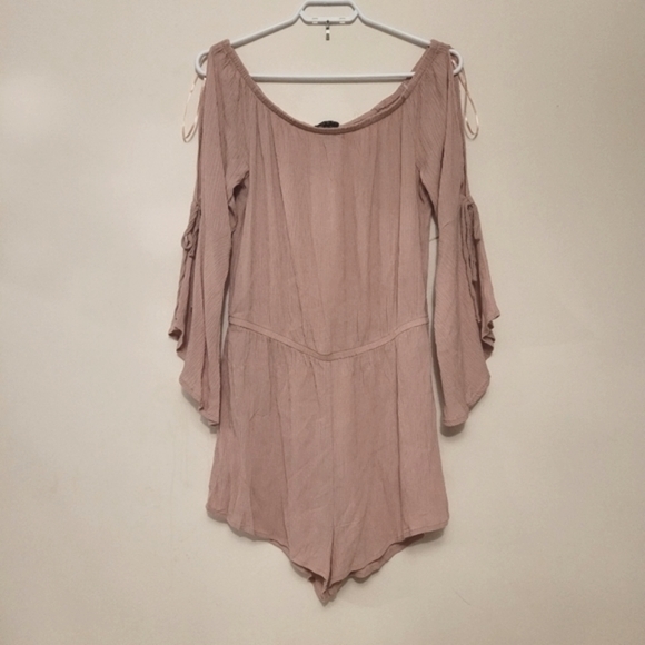 U2B Urban Planet romper,Off/On shoulders,bell peekaboo sleeves,M - Picture 2 of 10